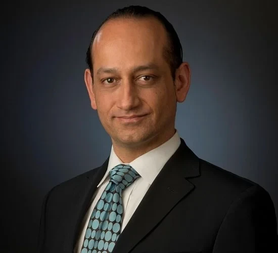 corbata DR. BABAK MOEIN, MD FACS - Travel to Los Angeles